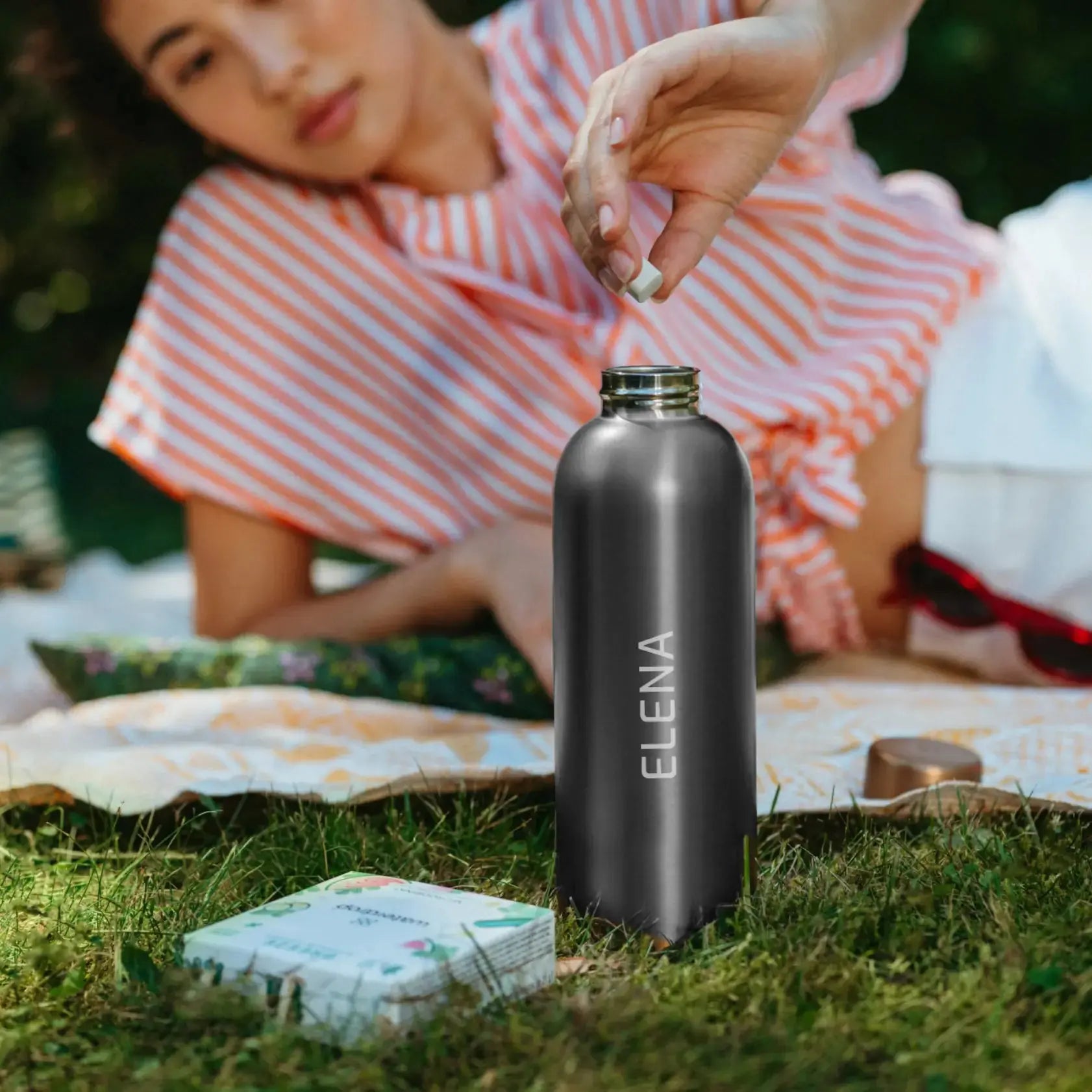 Thermos with temperature indicator 